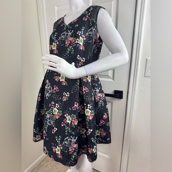 YUMI Black Fit Flare US 10 | Floral Sleeveless Pleated Dress #188 - Picture 4 of 14